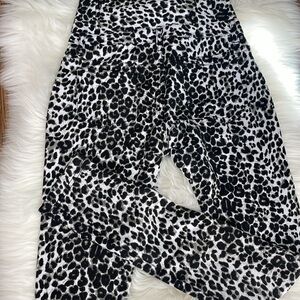 Black and White Leopard Print Leggings